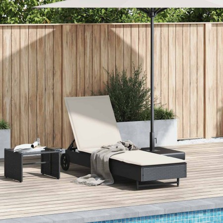 Tumbona con ruedas y cojín ratán sintético negro de , Tumbonas - Ref: Foro24-4104033, Precio: 164,63 €, Descuento: %