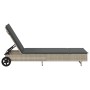 Tumbona con ruedas y cojín ratán sintético gris claro de , Tumbonas - Ref: Foro24-4104038, Precio: 170,04 €, Descuento: %