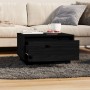 Mesa de centro de madera maciza de pino negro 55x56x32 cm de , Mesas de centro - Ref: Foro24-813409, Precio: 60,81 €, Descuen...