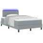Marco de cama con colchón Gris claro Tela 120 x 200 cm de , Camas y somieres - Ref: Foro24-3342121, Precio: 390,02 €, Descuen...