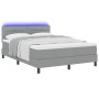 Marco de cama con colchón Gris claro Tejido 140 x 190 cm de , Camas y somieres - Ref: Foro24-3342128, Precio: 460,43 €, Descu...