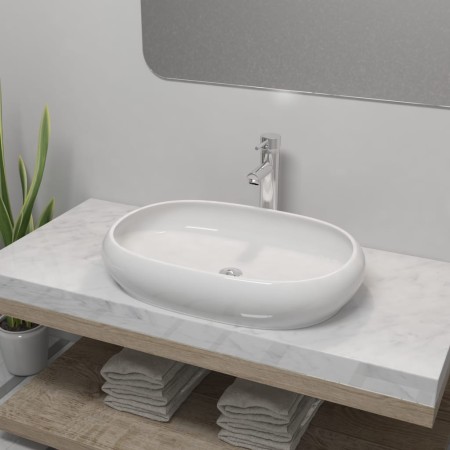 Lavabo de baño ovalado con grifo mezclador cerámica blanco de , Lavabos - Ref: Foro24-275496, Precio: 119,75 €, Descuento: %
