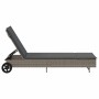 Tumbona con ruedas y cojín ratán sintético gris en Tumbonas | Comprar online en Foru.es