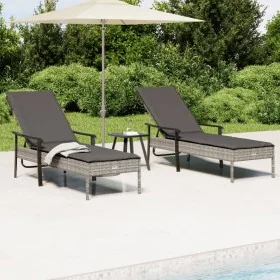 Tumbonas 2 unidades con mesa y cojines ratán sintético gris de , Conjuntos de jardín - Ref: Foro24-362808, Precio: 329,01 €, ...